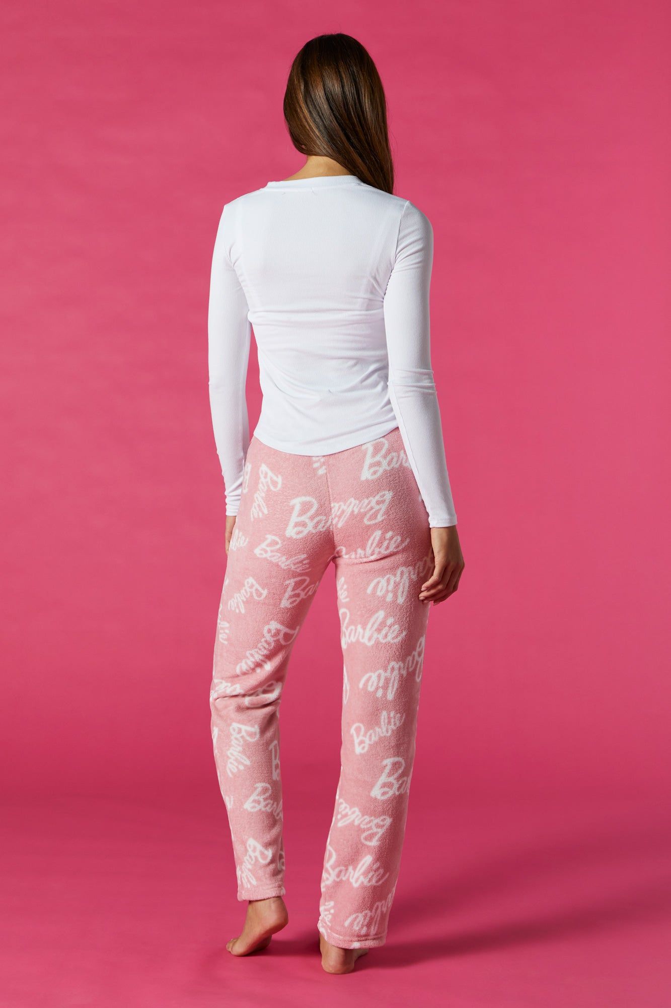 Pantalon de pyjama en peluche à imprimé Barbie™ sold by Urban Planet product image thumbnail 3