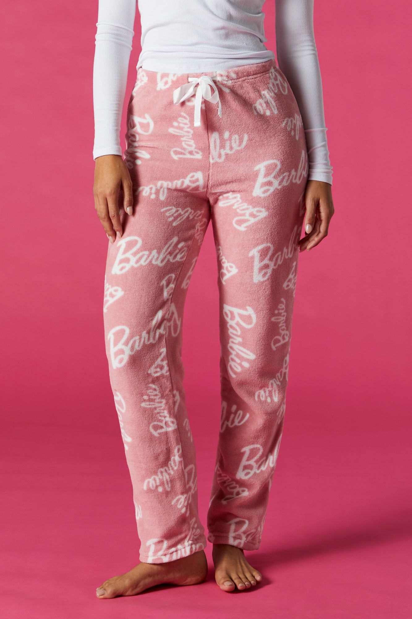 Pantalon de pyjama en peluche à imprimé Barbie™ sold by Urban Planet product image thumbnail 2