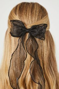 Pince à cheveux avec boucle diaphane sold by Urban Planet