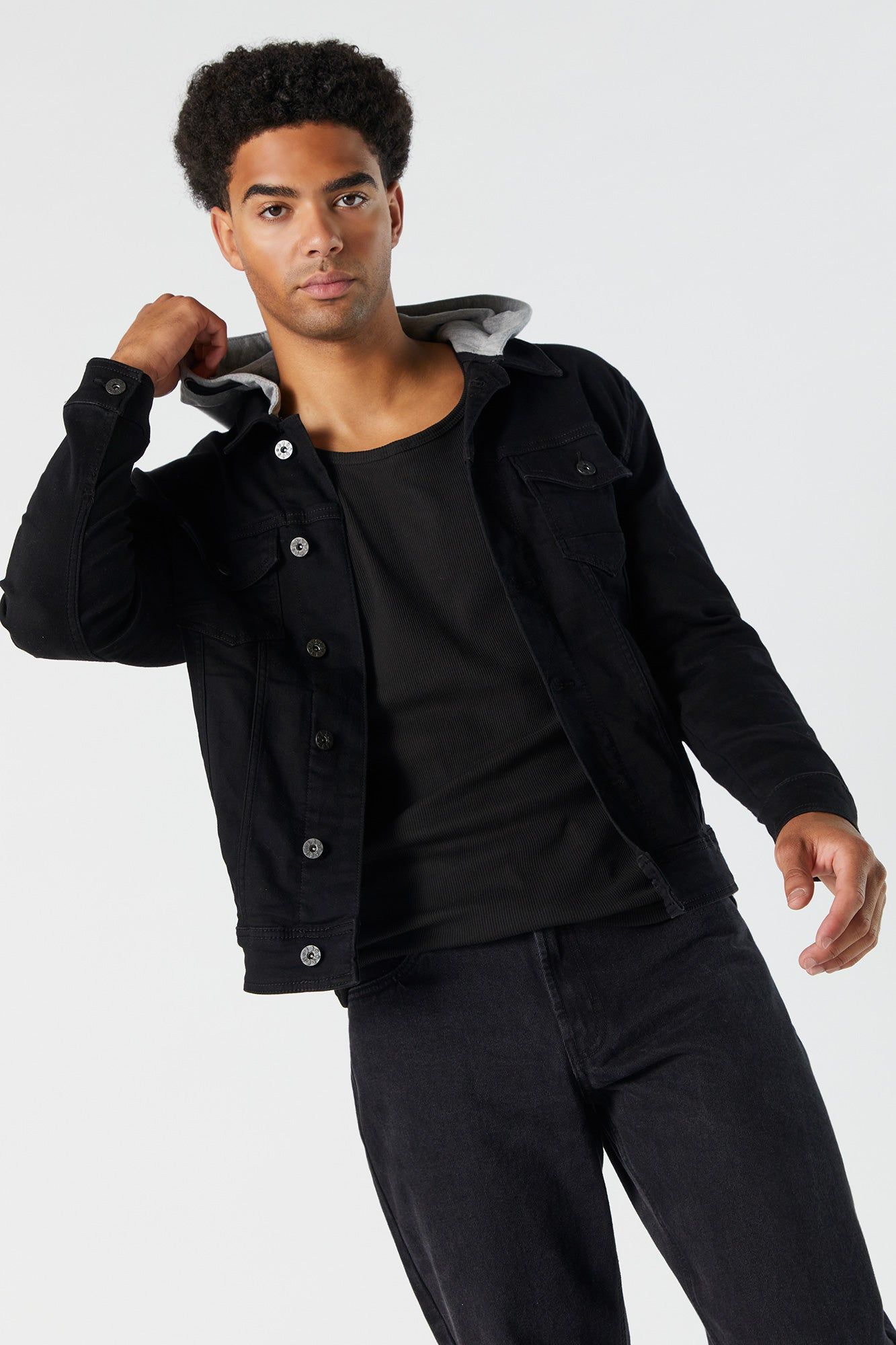 Blouson à capuchon en denim sold by Urban Planet