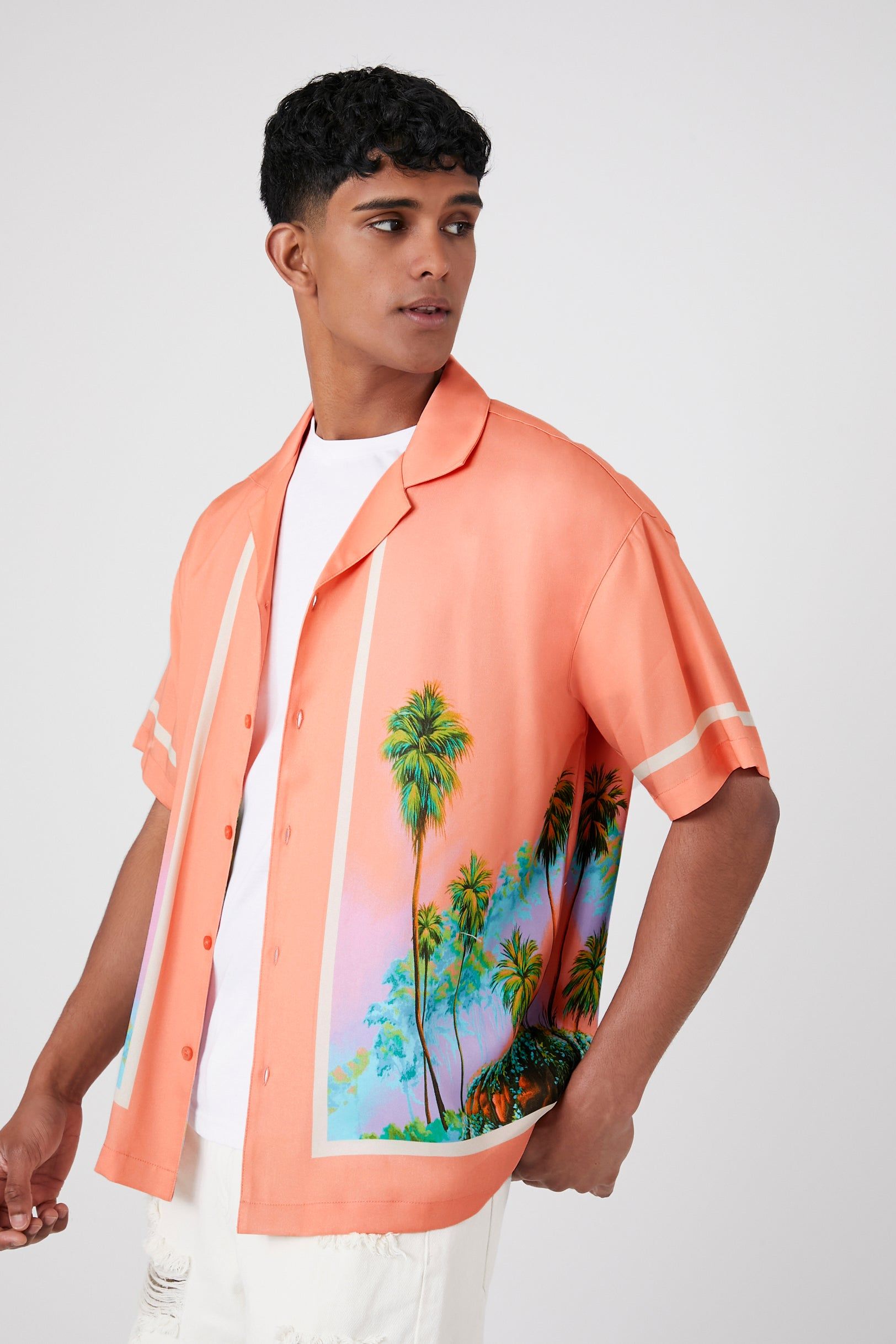 Haut boutonné avec motif tropical sold by Urban Planet product image thumbnail 2