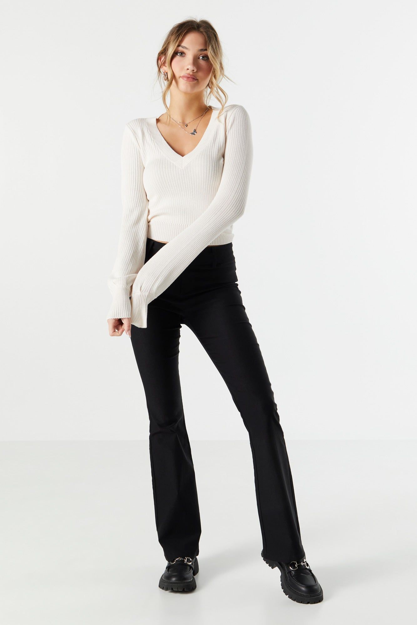 Chandail en tricot côtelé avec encolure en V sold by Urban Planet product image thumbnail 3