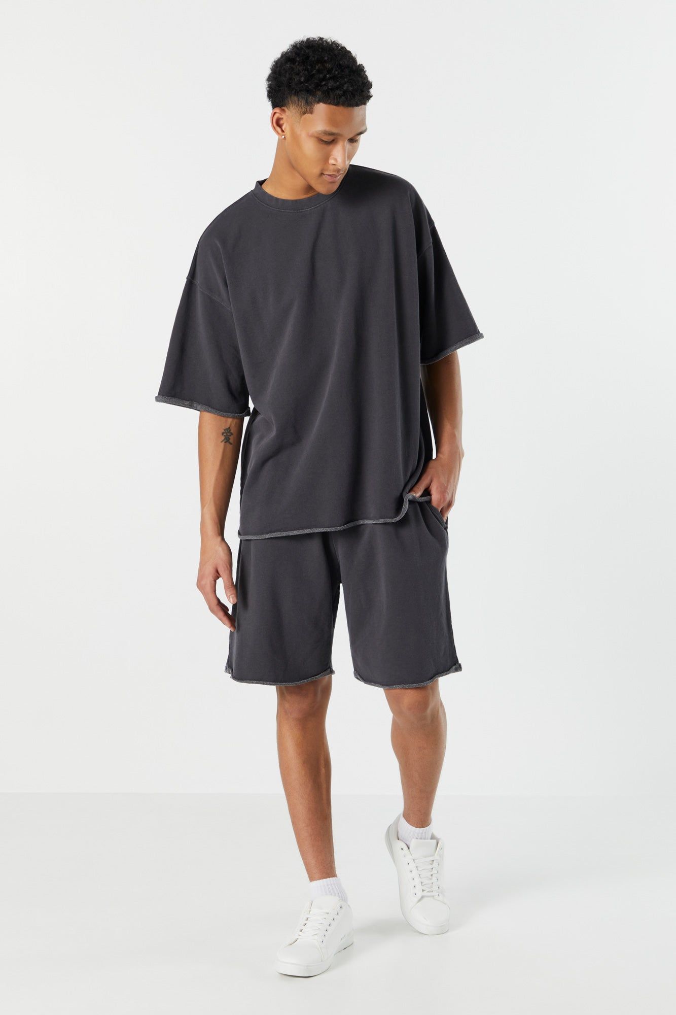 T-shirt ras du cou surdimensionné à ourlet roulé sold by Urban Planet product image thumbnail 6