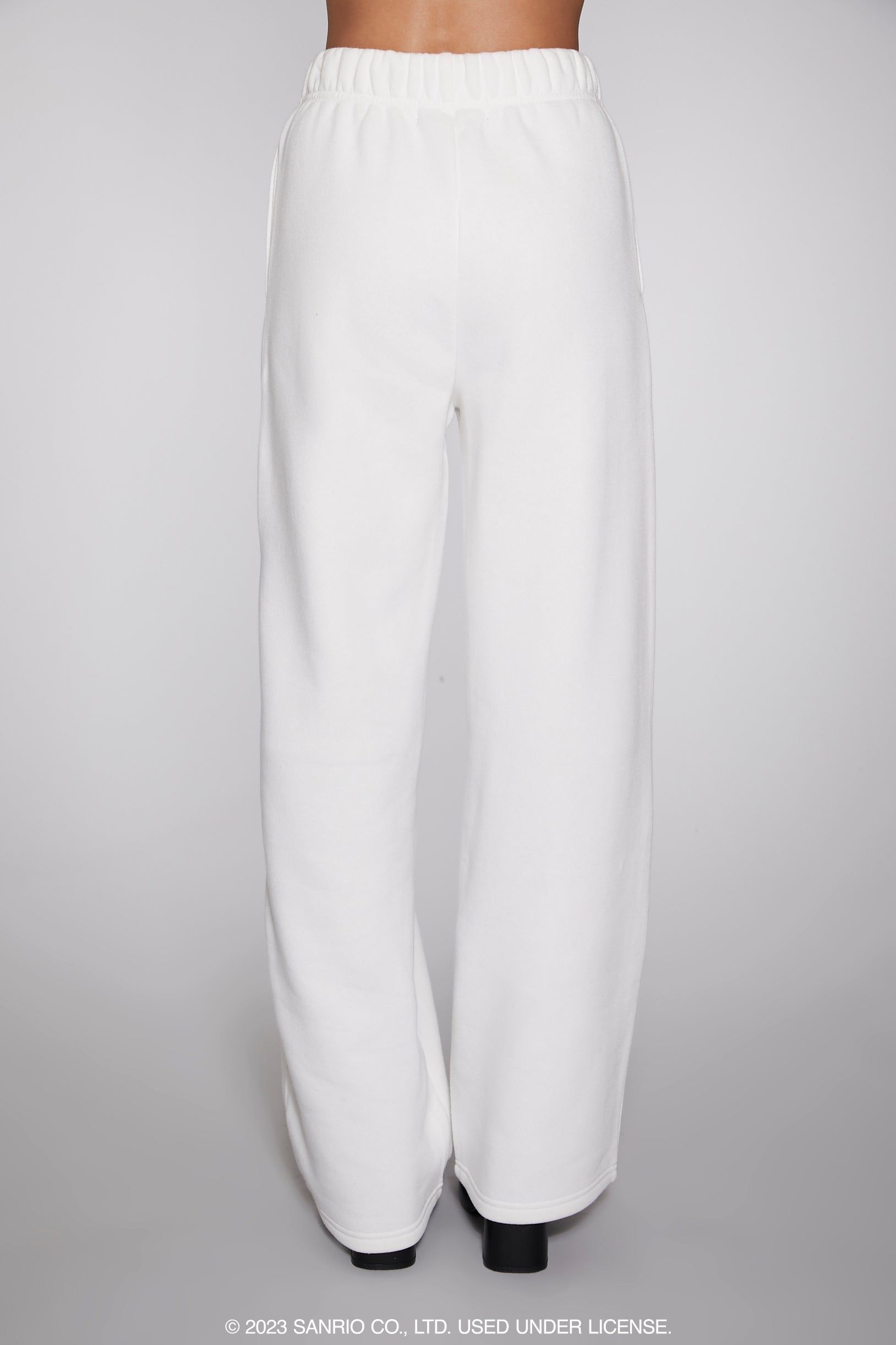 Pantalon d'entraînement à imprimé Hello Kitty avec pierres du Rhin sold by Urban Planet product image thumbnail 3