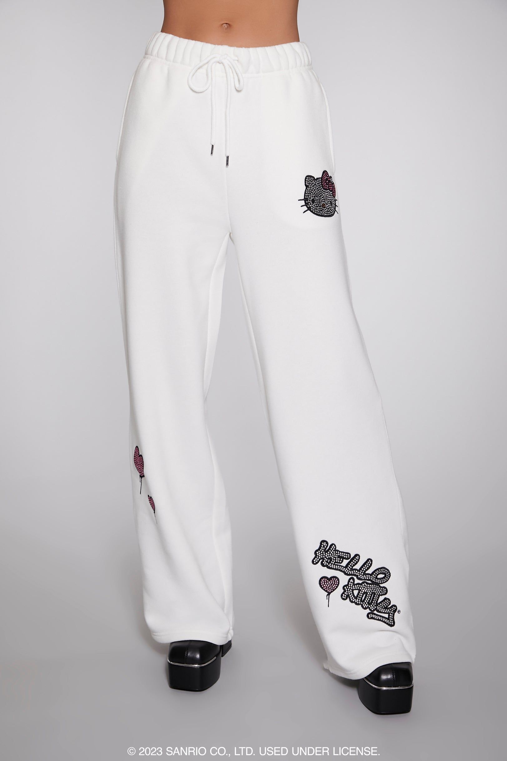 Pantalon d'entraînement à imprimé Hello Kitty avec pierres du Rhin sold by Urban Planet product image thumbnail 2