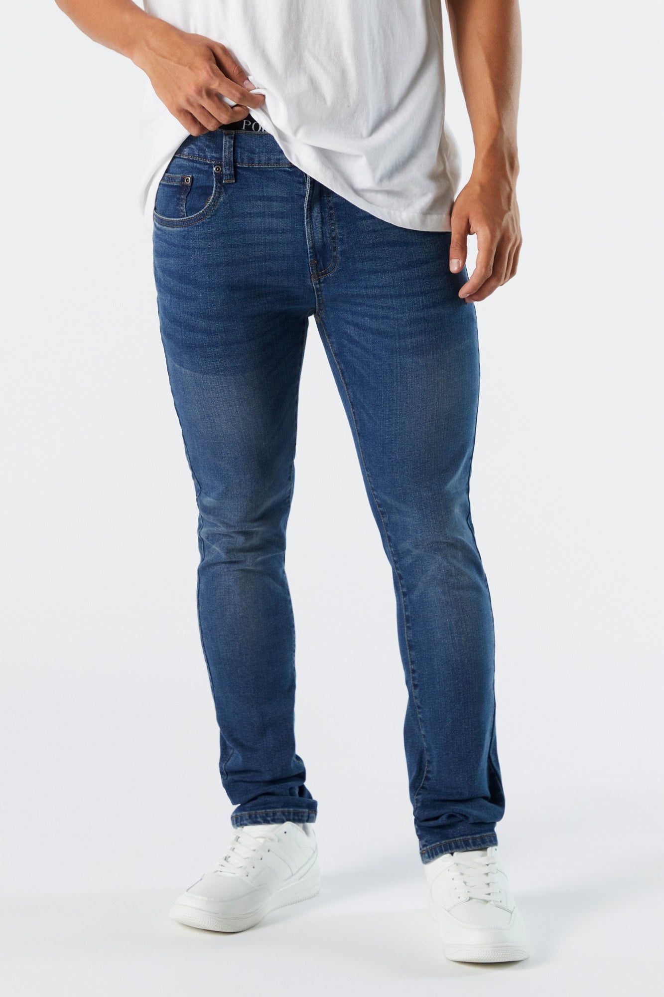 Jean ajusté délavé moyen sold by Urban Planet