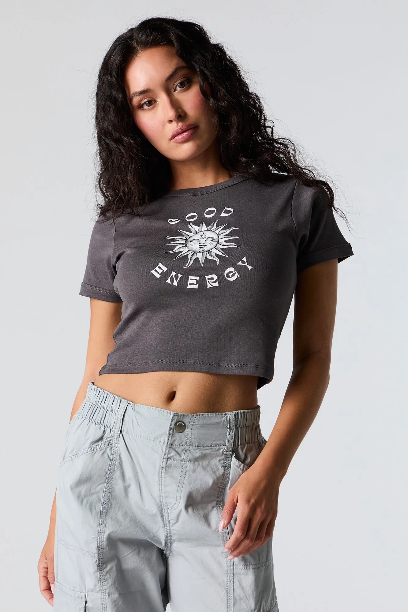 T-shirt ultracourt à imprimé Good Energy sold by Urban Planet