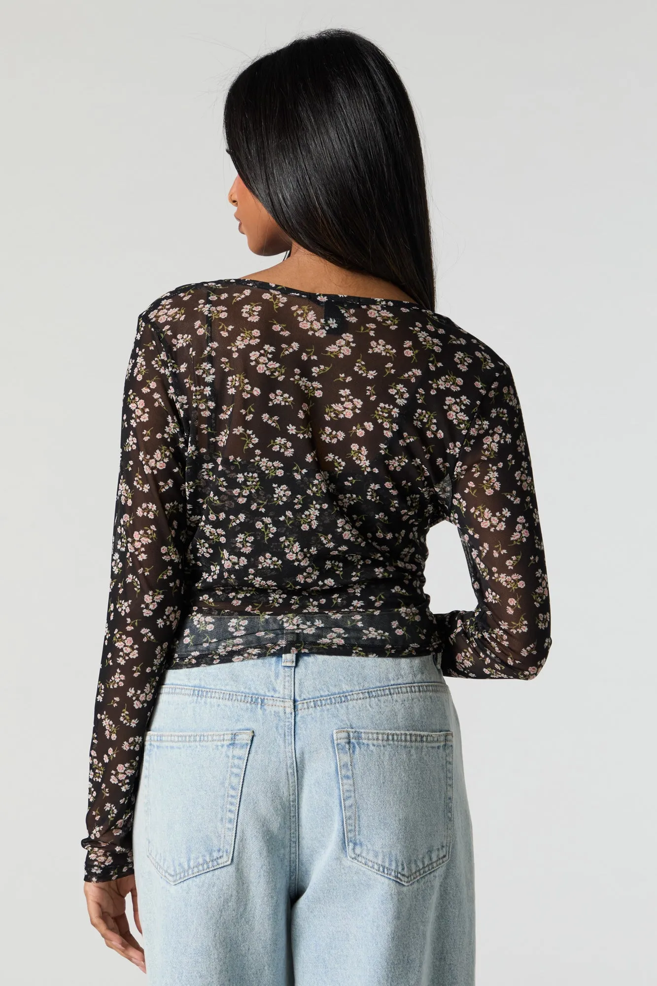 Ensemble avec débardeur en filet fleuri et haut boutonné à manches longues sold by Urban Planet product image thumbnail 2