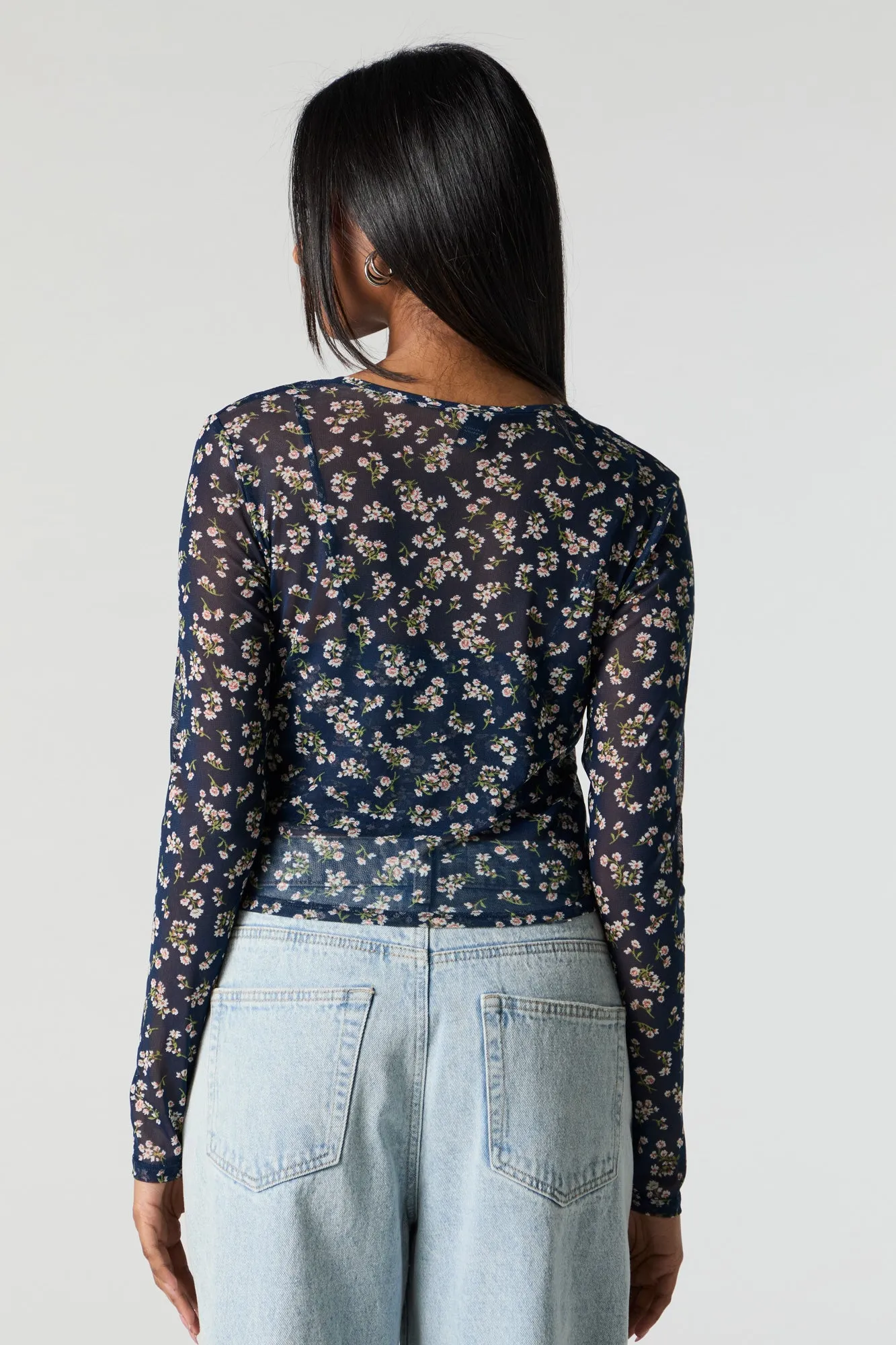 Ensemble avec débardeur en filet fleuri et haut boutonné à manches longues sold by Urban Planet product image thumbnail 5