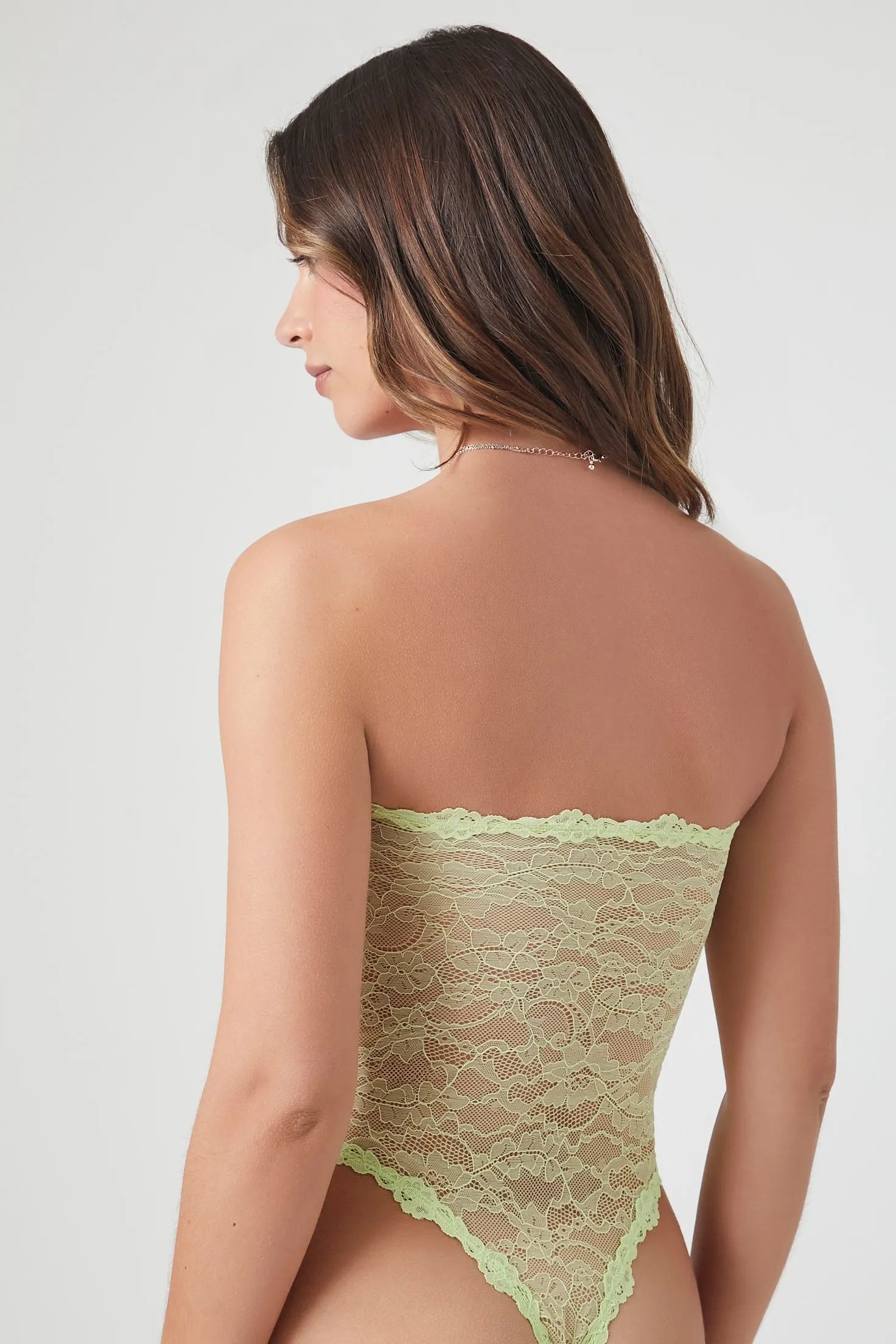 Maillot sans bretelles en dentelle fleurie avec décolleté en coeur sold by Urban Planet product image thumbnail 3