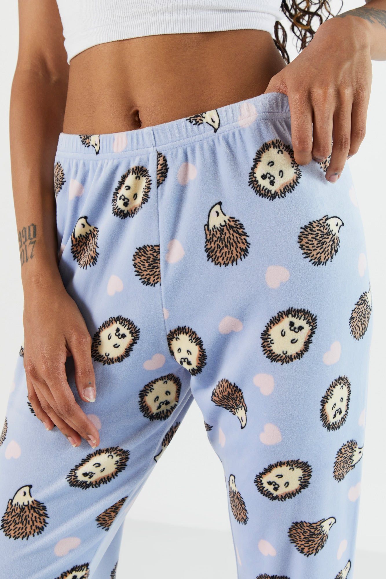 Jogger de pyjama en velours avec motif de hérisson sold by Urban Planet product image thumbnail 4
