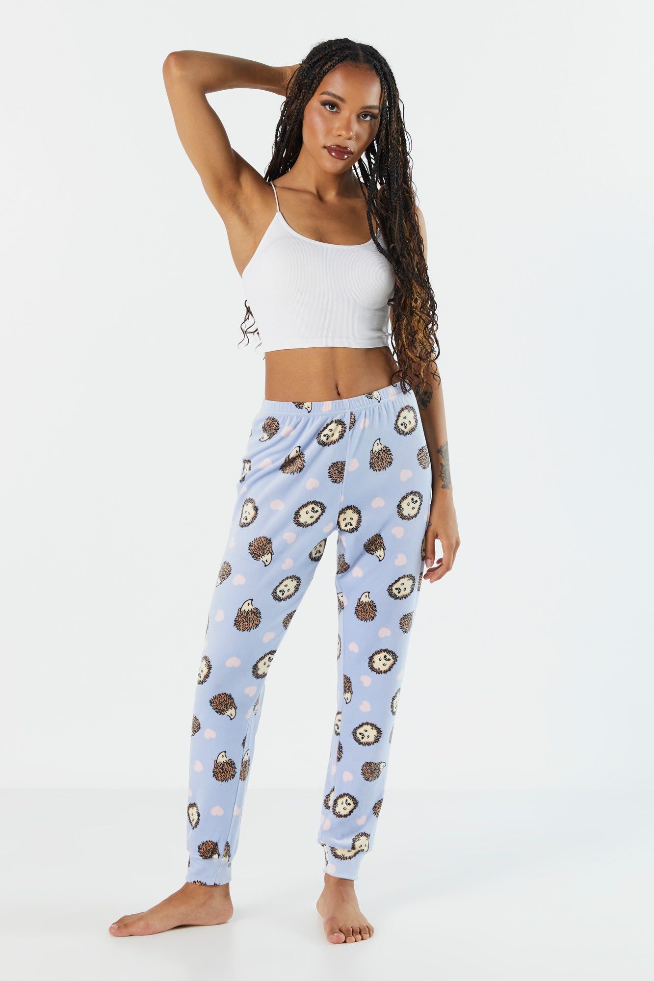 Jogger de pyjama en velours avec motif de hérisson sold by Urban Planet