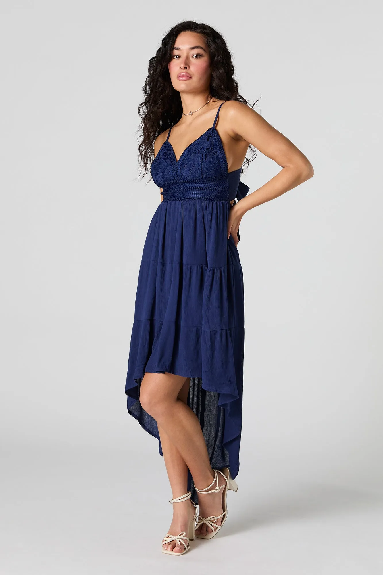 Robe asymétrique volantée fleurie à encolure en V sold by Urban Planet product image thumbnail 4