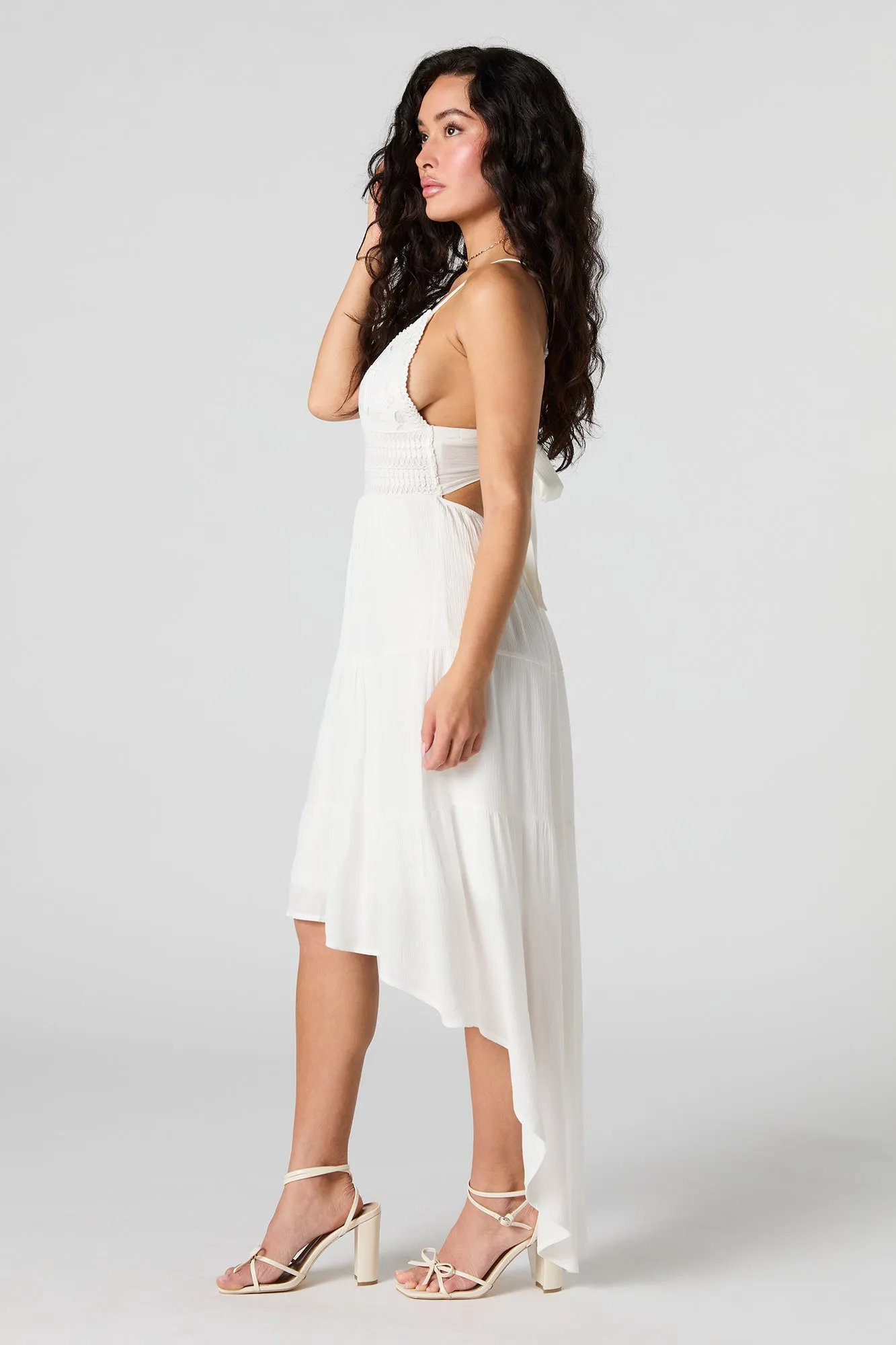 Robe asymétrique volantée fleurie à encolure en V sold by Urban Planet product image thumbnail 2