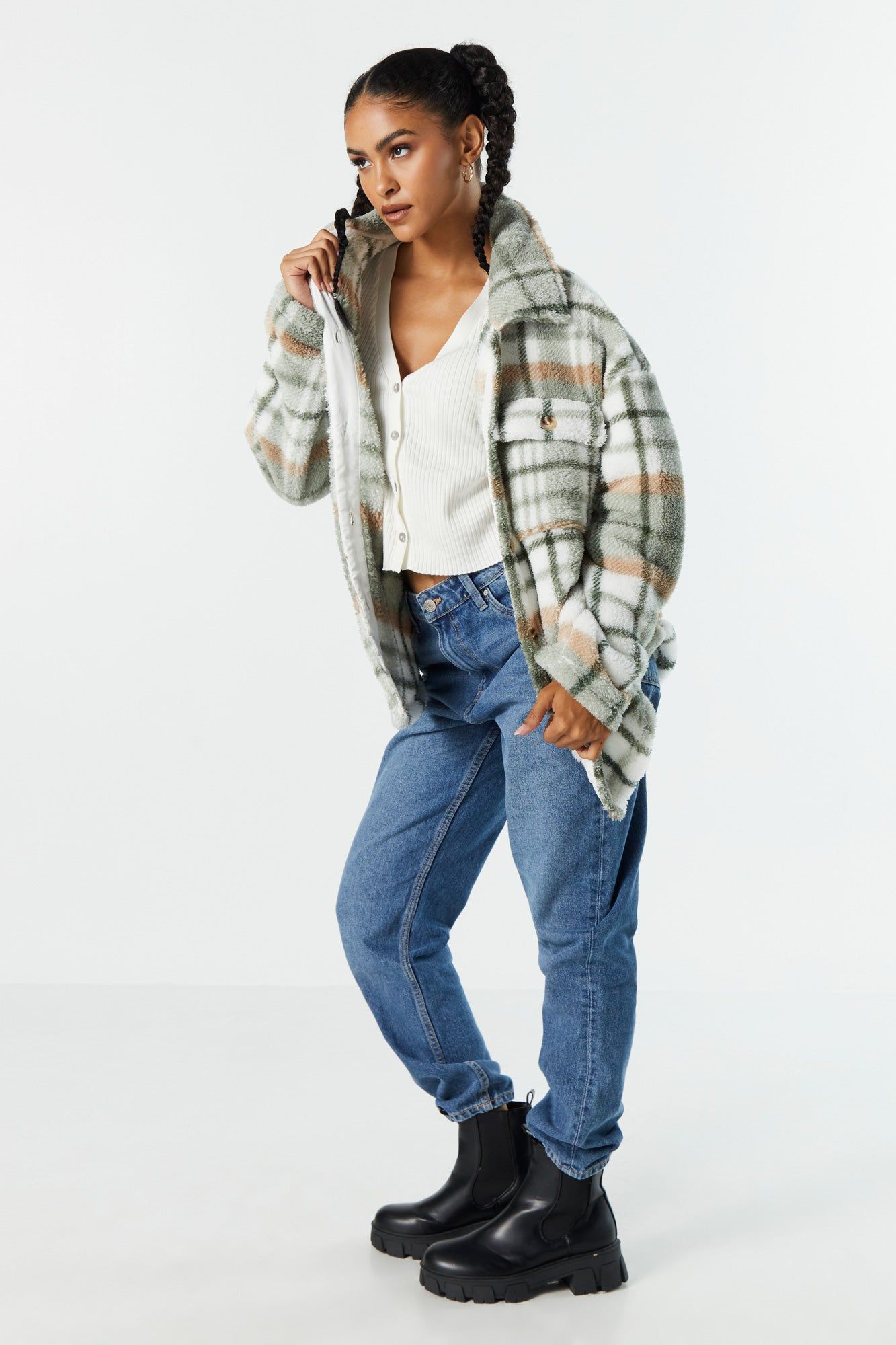 Blouson-chemisier en peluche à carreaux sold by Urban Planet product image thumbnail 4