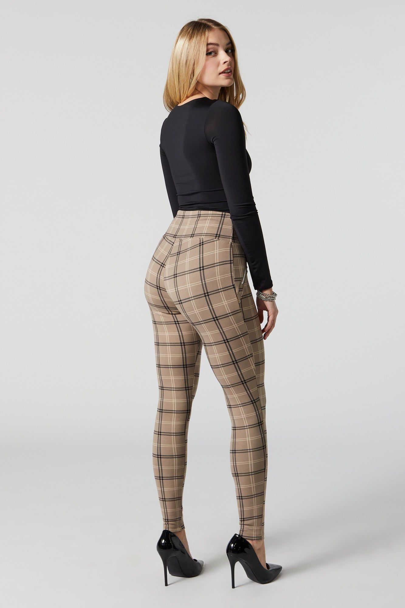 Legging à taille haute avec poches à fermeture à grlissière et carreaux sold by Urban Planet product image thumbnail 5