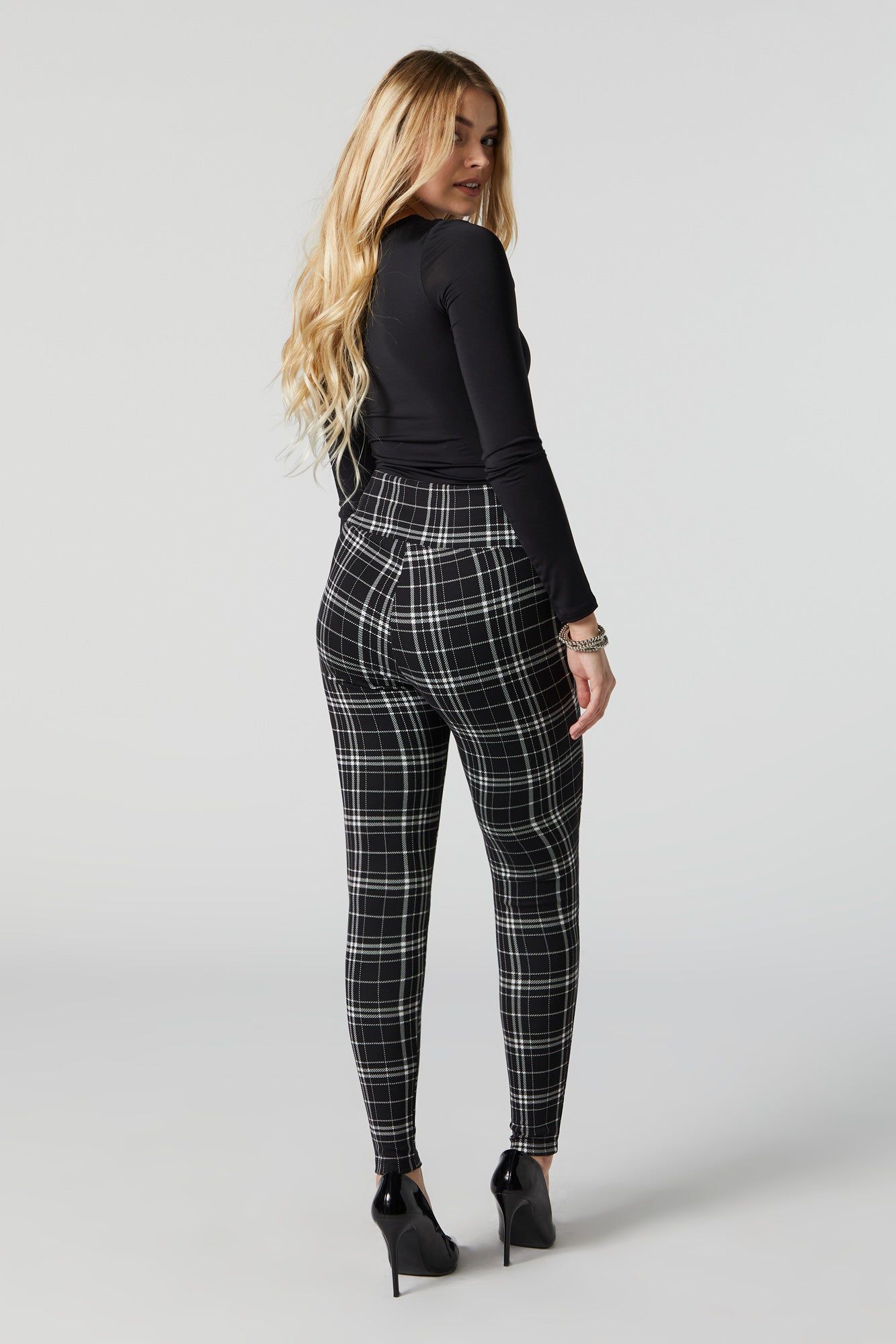 Legging à taille haute avec poches à fermeture à grlissière et carreaux sold by Urban Planet product image thumbnail 2