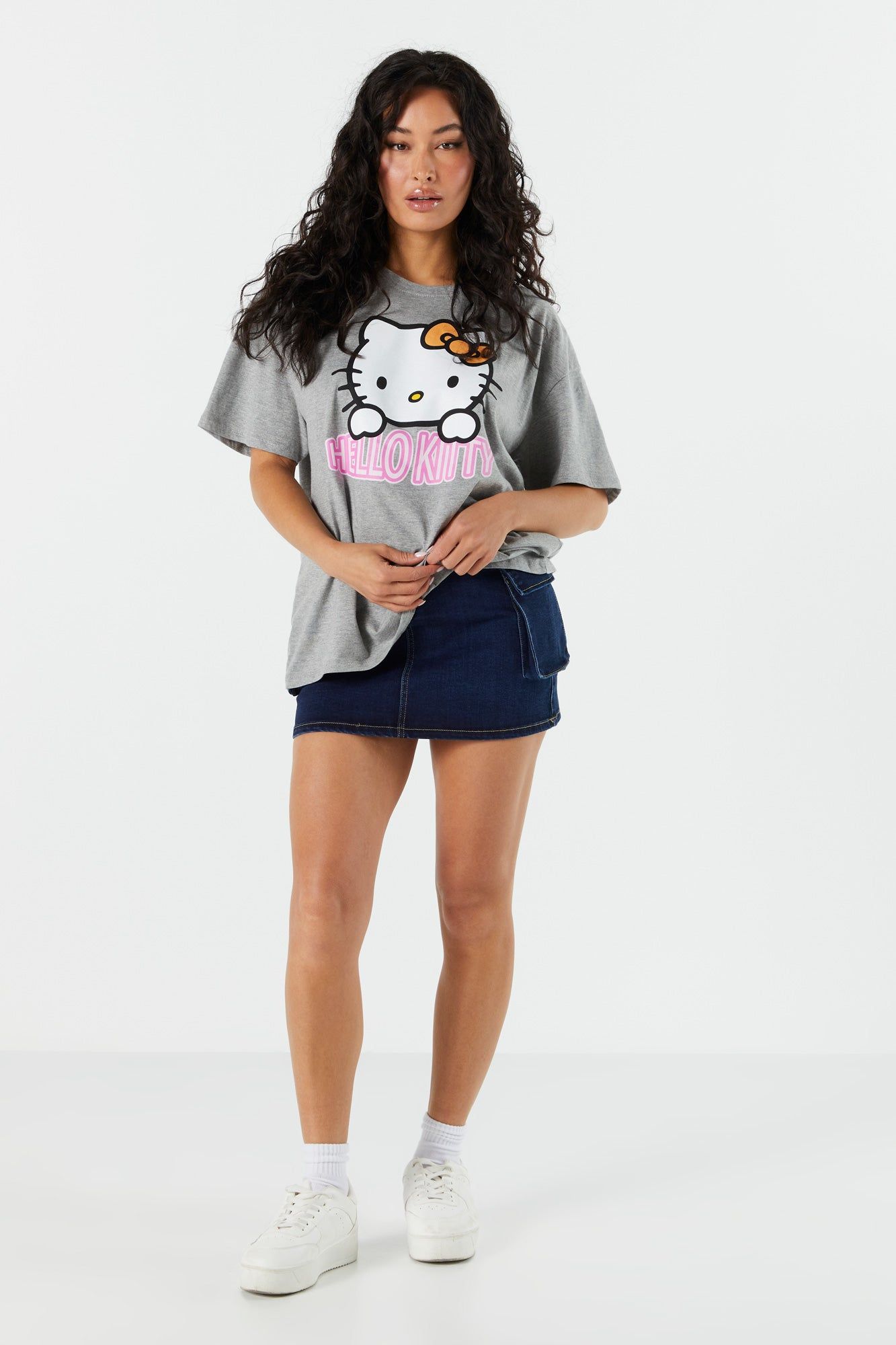 T-shirt de coupe garçonne gris à imprimé Hello Kitty sold by Urban Planet product image thumbnail 3