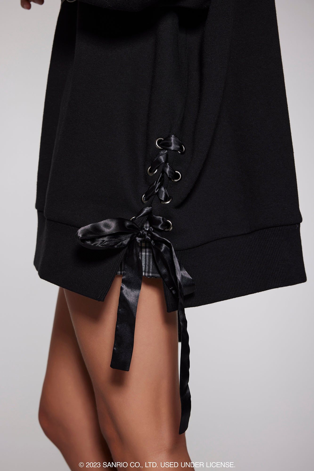 Chandail en molleton à imprimé Kuromi avec pierres du Rhin sold by Urban Planet product image thumbnail 6