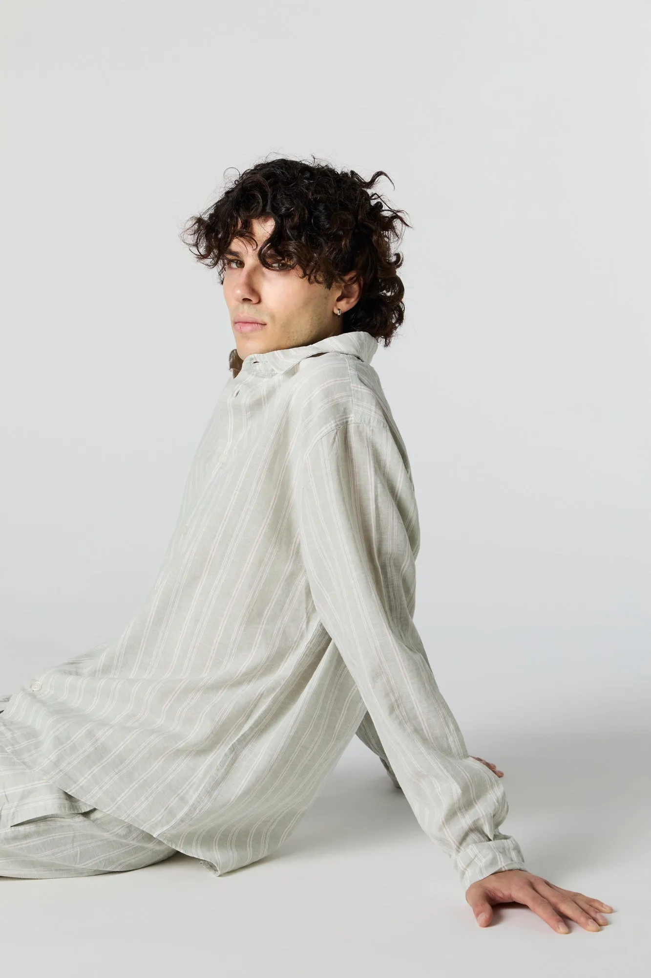 Haut boutonné en lin rayé sold by Urban Planet