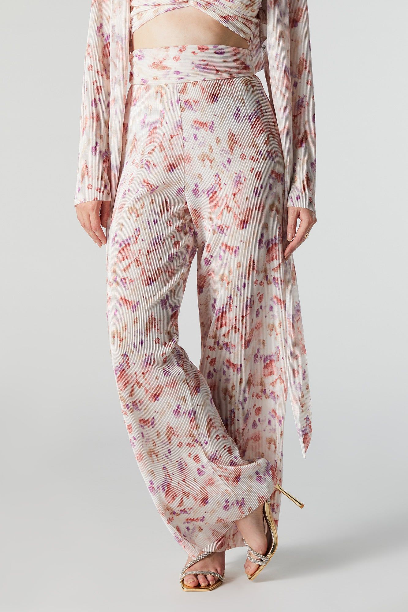 Pantalon à jambe large et taille haute fleuri sold by Urban Planet product image thumbnail 2