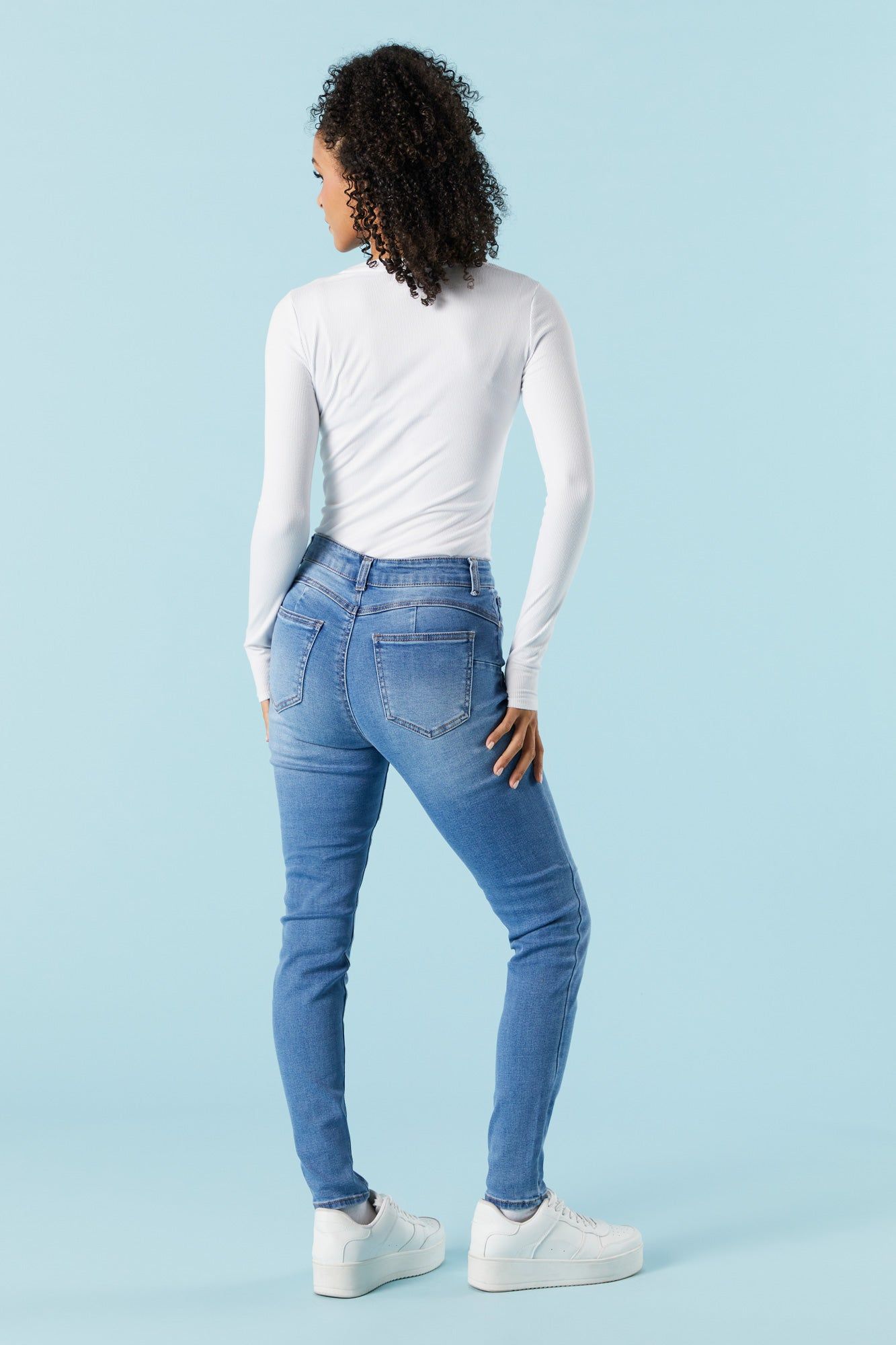 Jean Rio en denim délavé moyen sold by Urban Planet product image thumbnail 3