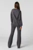 Pantalon à jambe évasée en molleton avec imprimé sold by Urban Planet
