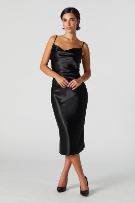 Robe à enfiler en satin solide sold by Urban Planet
