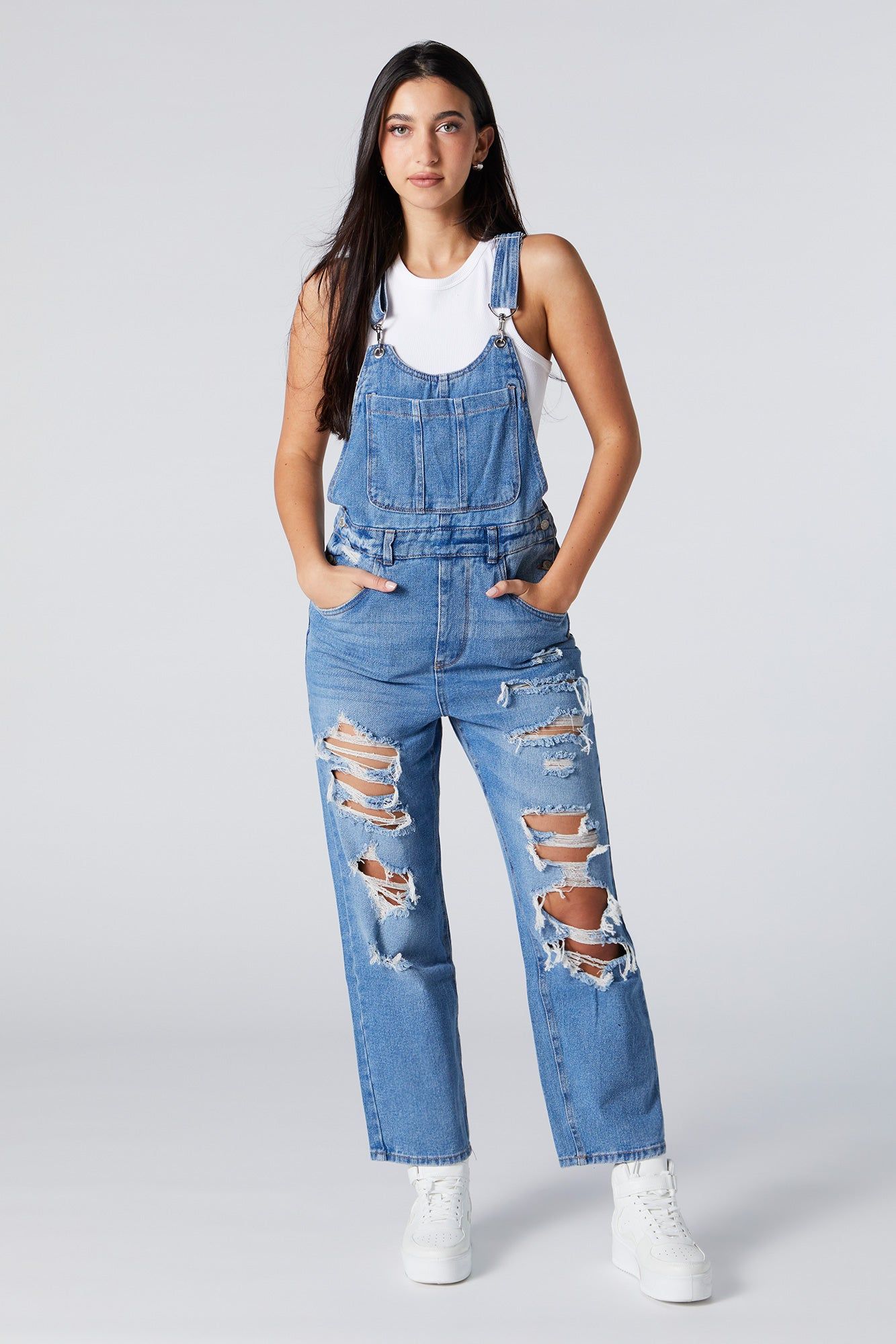 Salopette en denim d'aspect usé sold by Urban Planet product image thumbnail 4