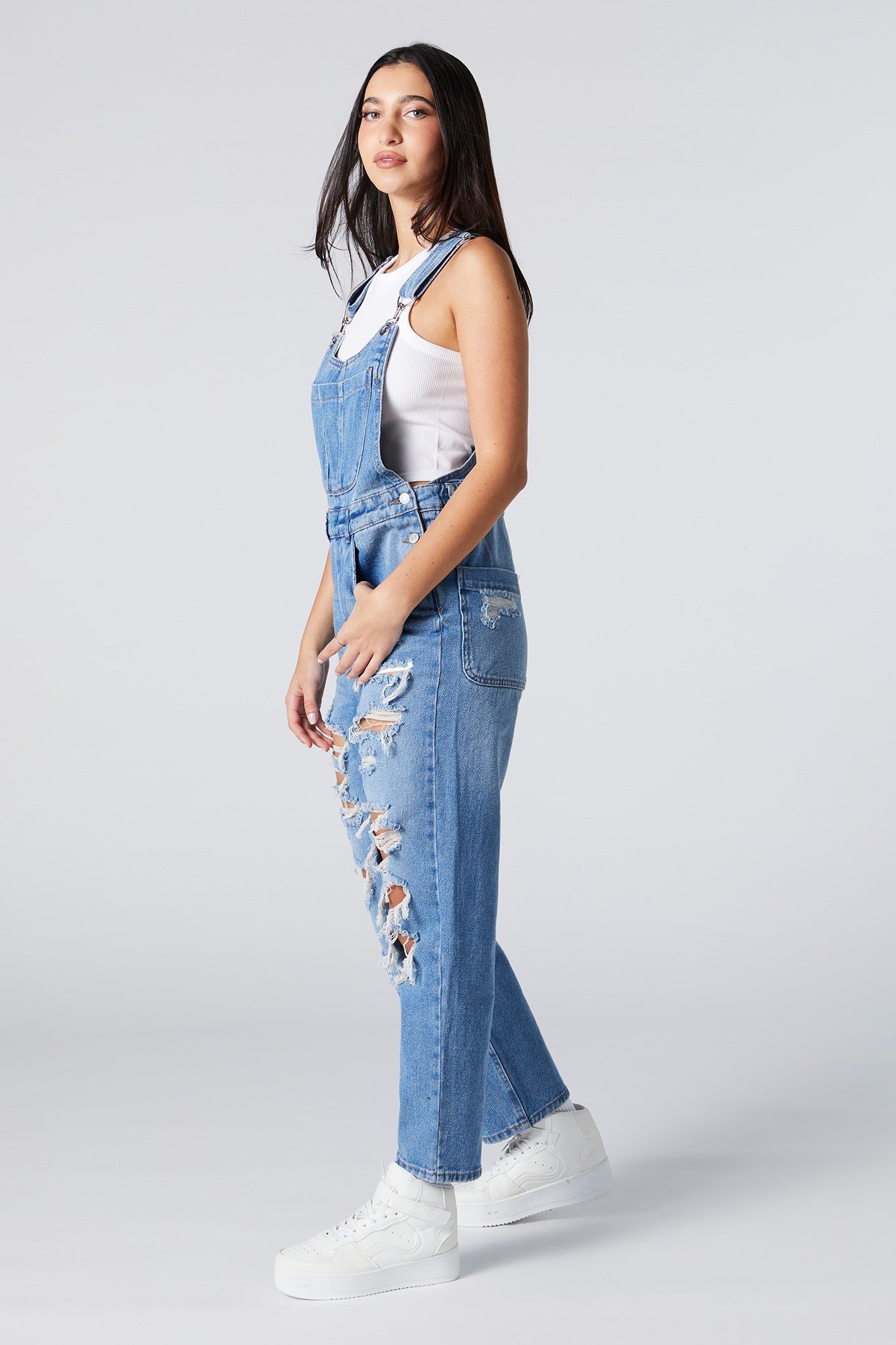 Salopette en denim d'aspect usé sold by Urban Planet product image thumbnail 3