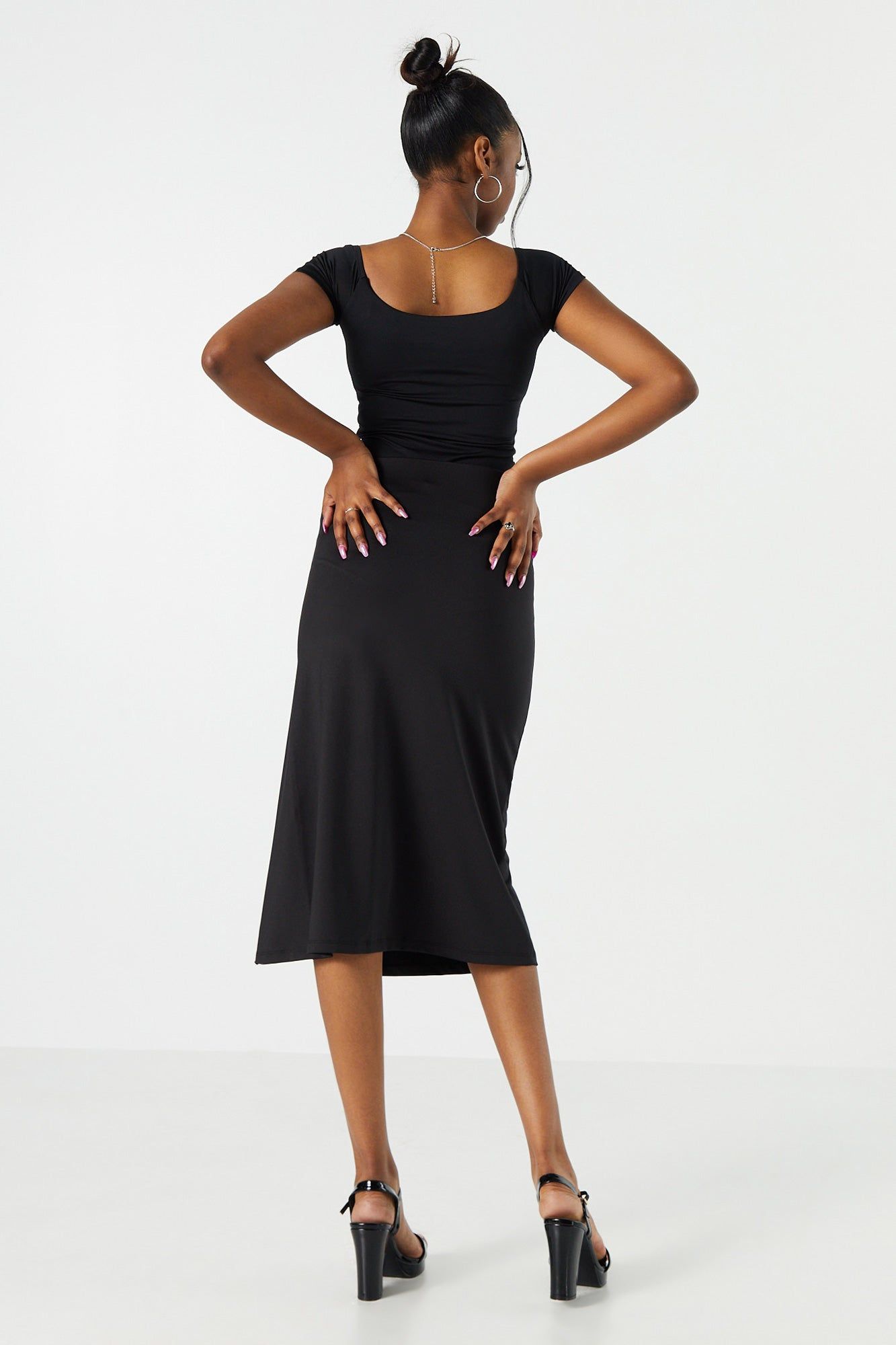 Jupe midi ruchée avec fente sold by Urban Planet product image thumbnail 2