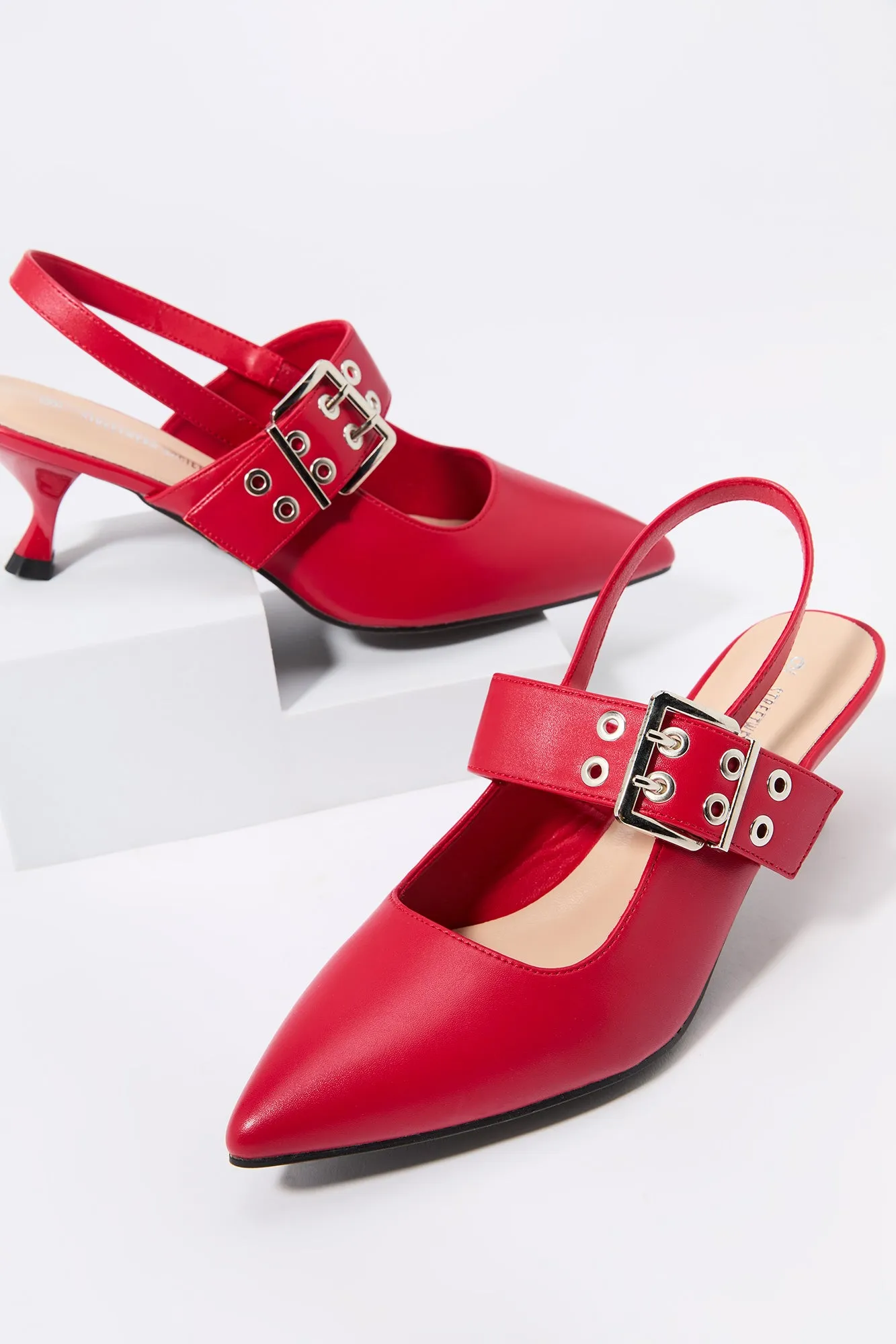 Escarpins à talon bobine avec bride et boucle sold by Urban Planet