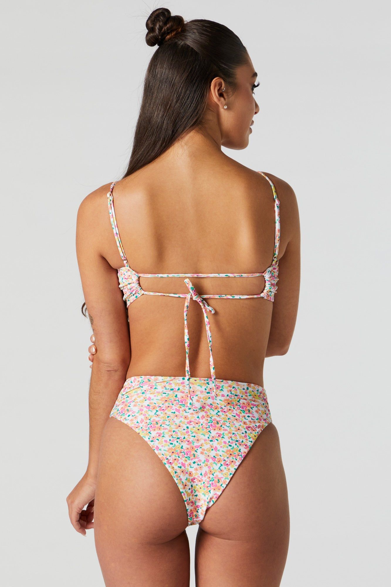 Haut de bikini torsadé fleuri sold by Urban Planet product image thumbnail 2