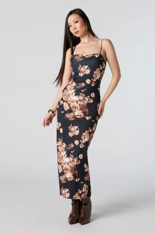 Robe midi profilée fleurie avec encolure carrée et fente arrière sold by Urban Planet