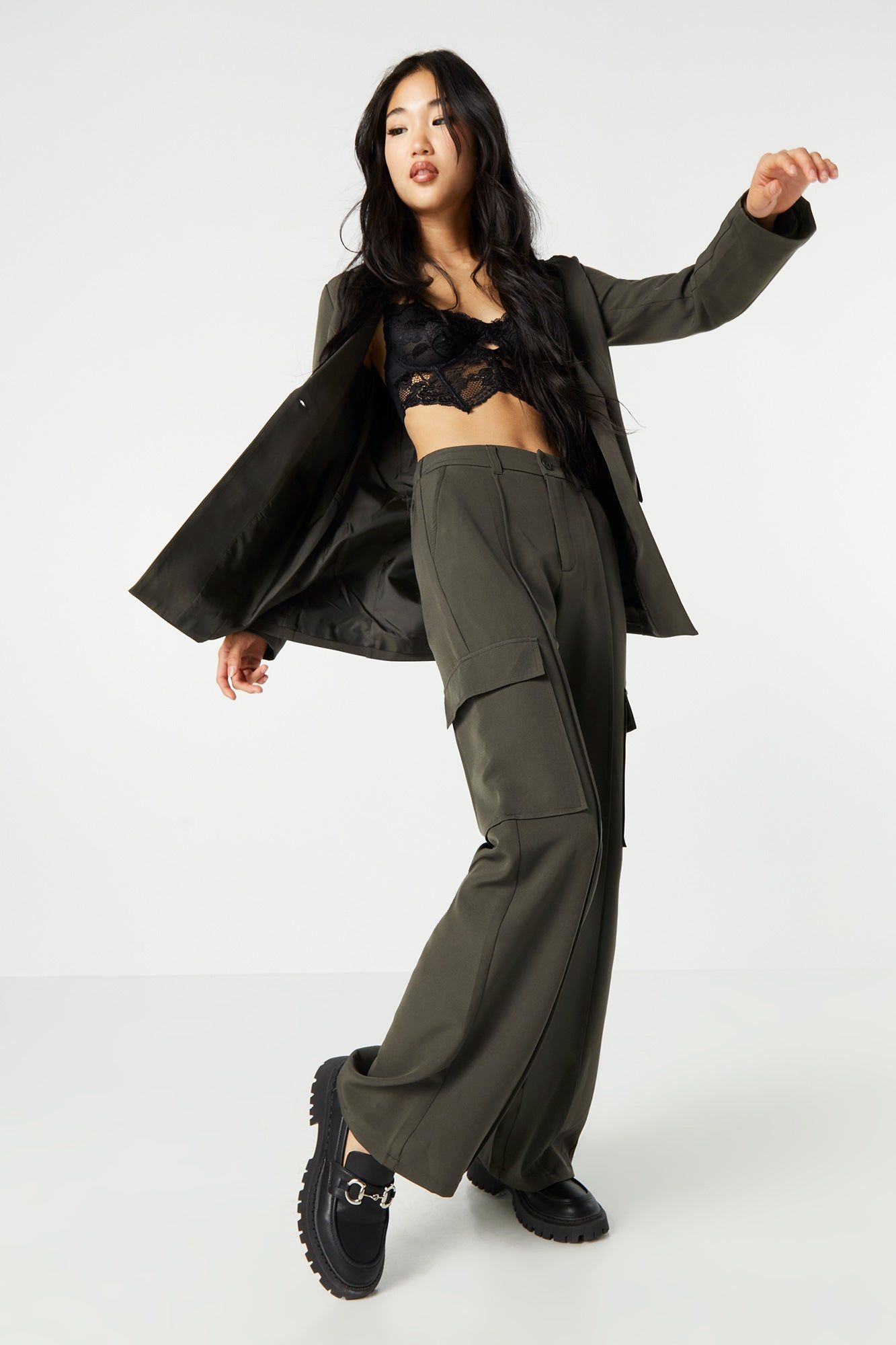 Pantalon cargo habillé sold by Urban Planet