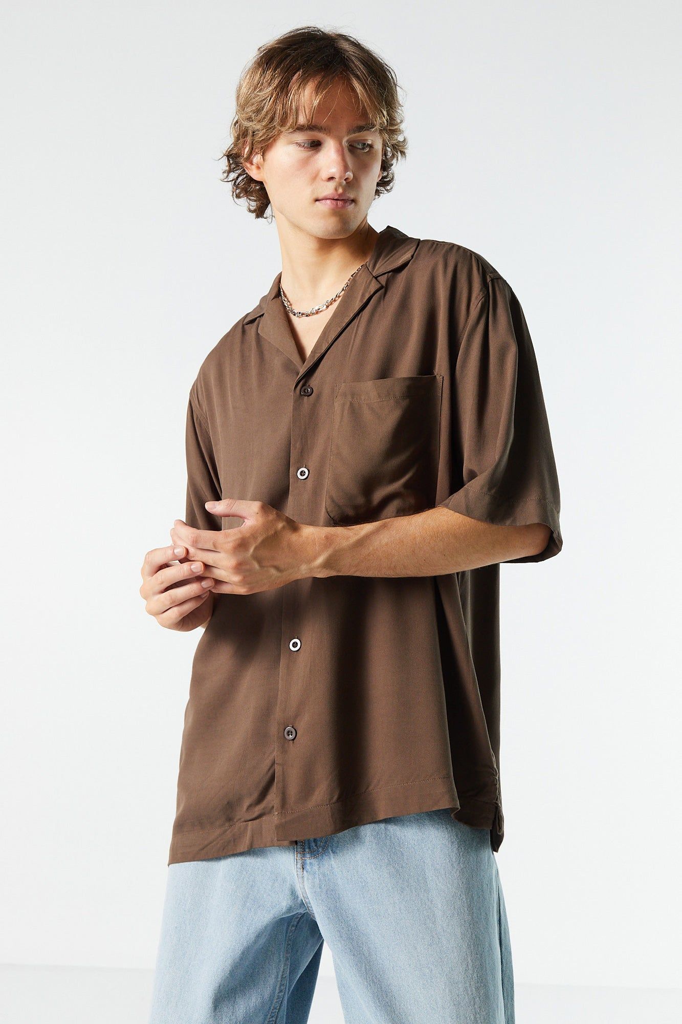 Haut boutonné décontracté sold by Urban Planet