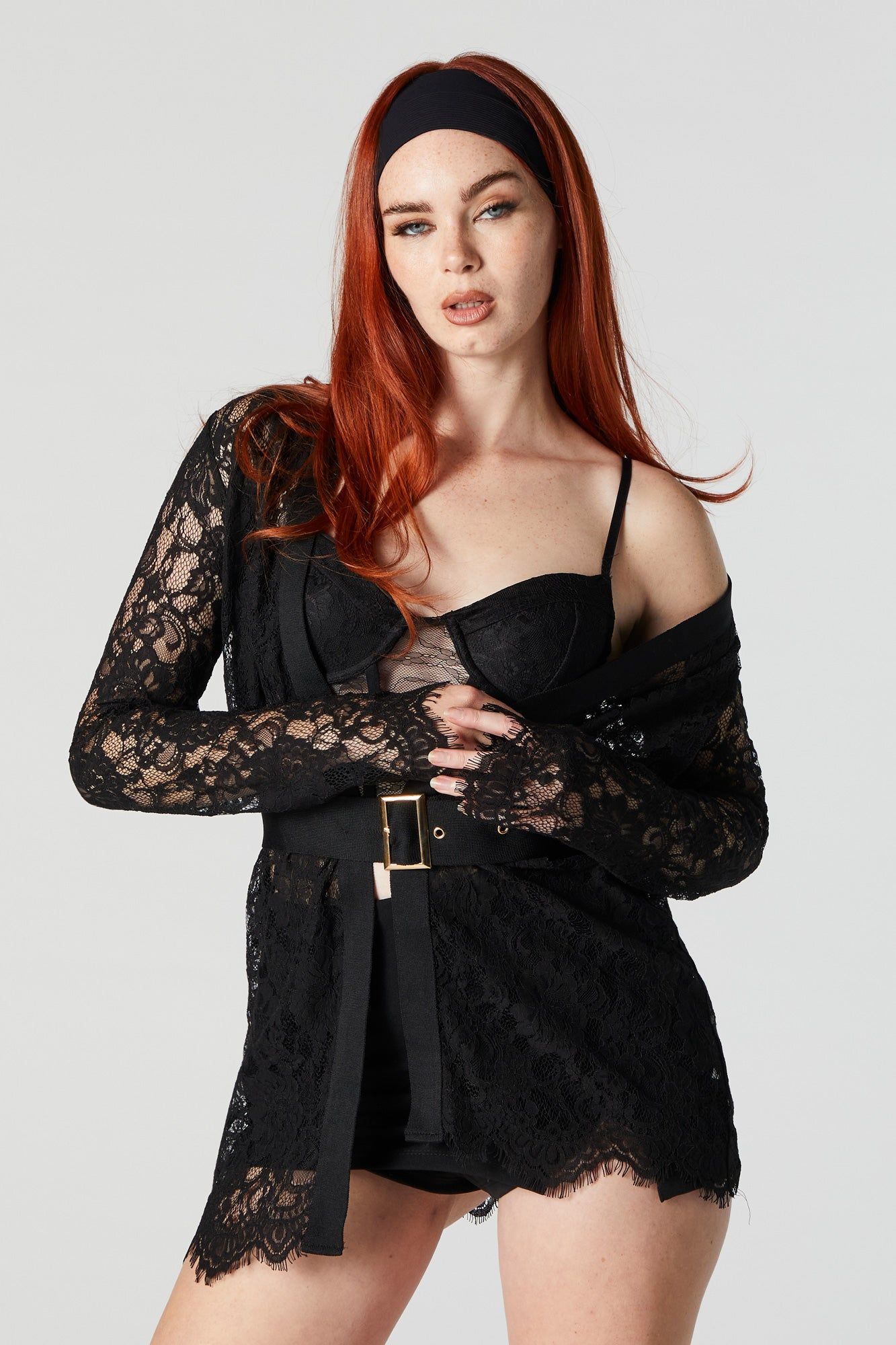 Cardigan en dentelle avec ceinture sold by Urban Planet