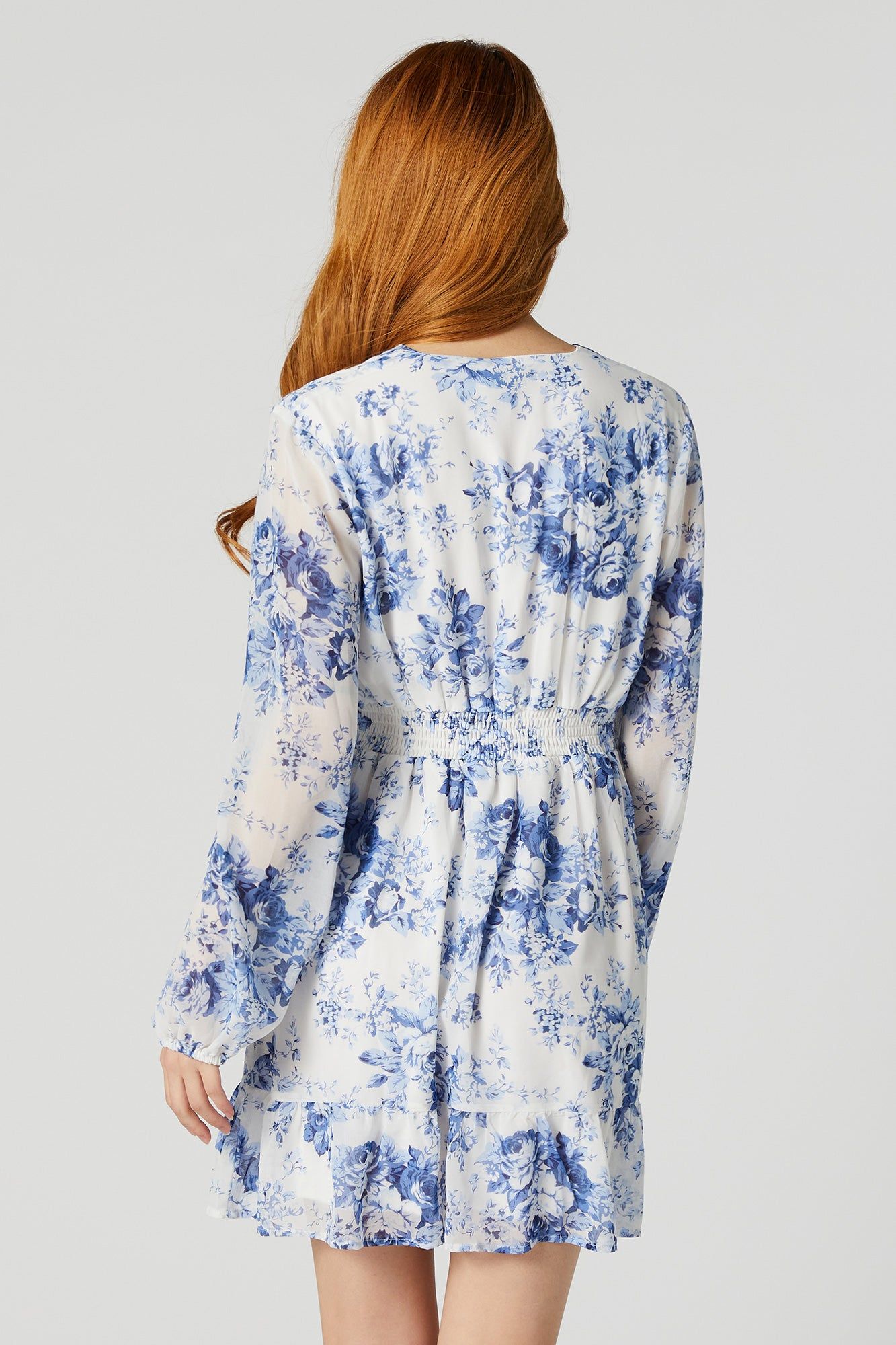 Minirobe à surplis fleurie blanche en chiffon avec manches longues sold by Urban Planet product image thumbnail 2