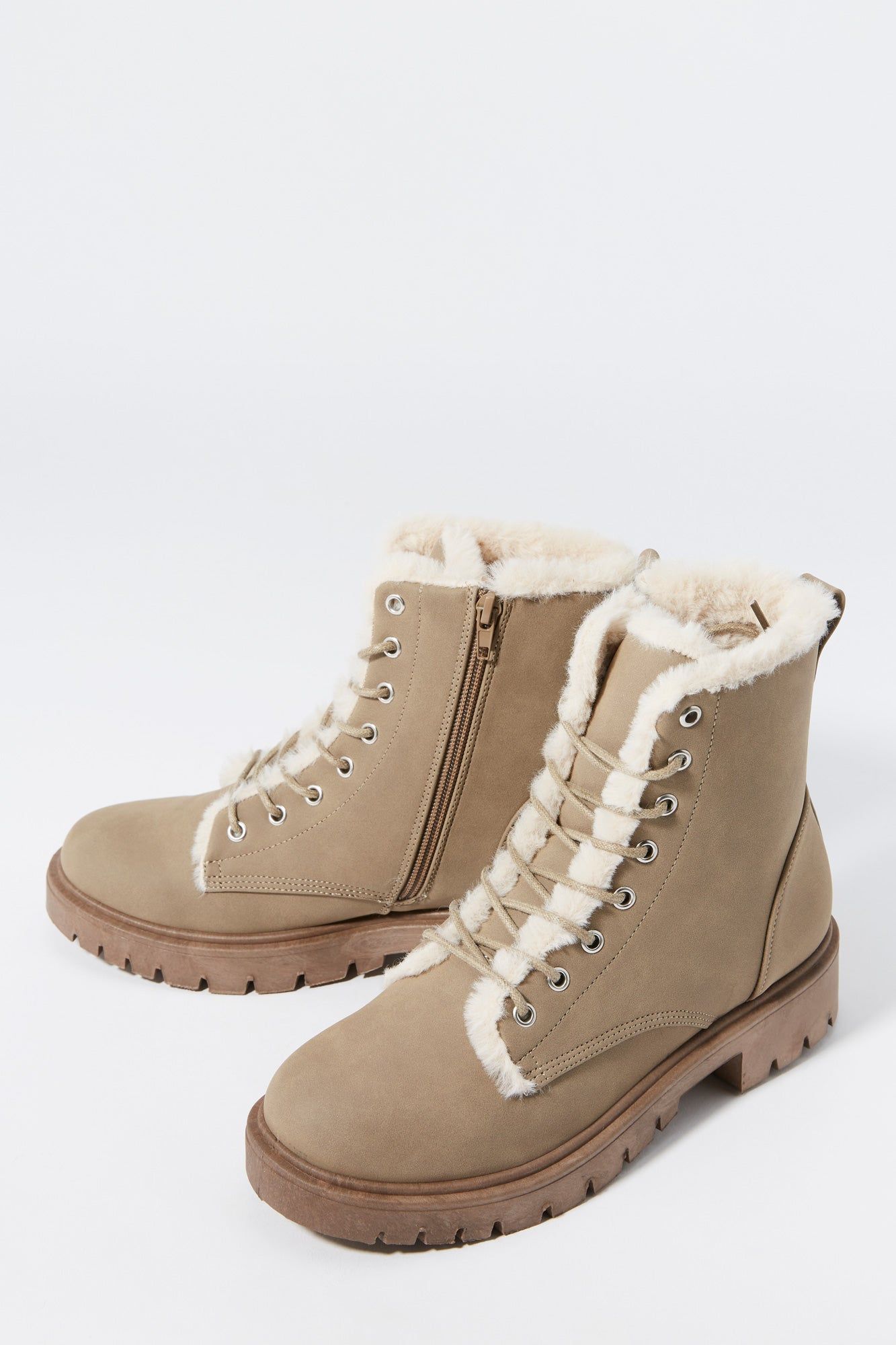 Bottes lacées à doublure de fourrure et semelles crantées sold by Urban Planet product image thumbnail 4
