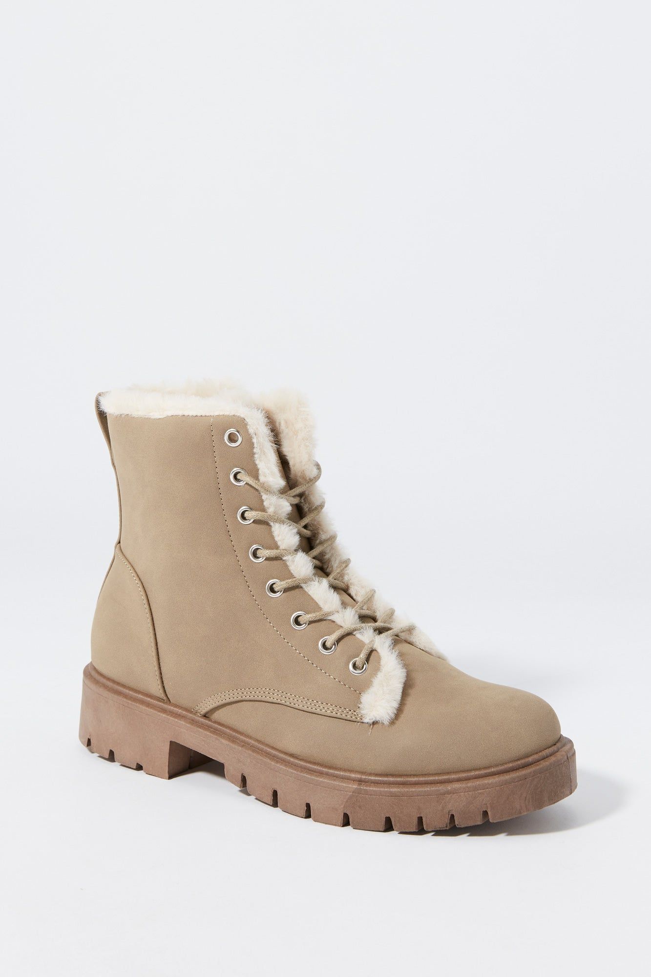 Bottes lacées à doublure de fourrure et semelles crantées sold by Urban Planet product image thumbnail 2