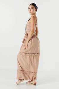 Robe maxi volantée avec liséré de dentelle sold by Urban Planet
