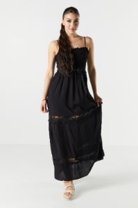Robe maxi volantée avec liséré de dentelle sold by Urban Planet