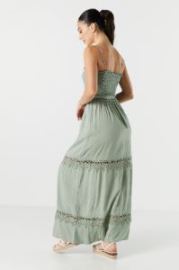 Robe maxi volantée avec liséré de dentelle sold by Urban Planet