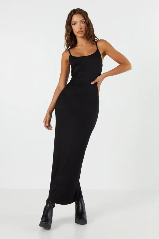Robe maxi moulante à encolure arrondie sold by Urban Planet