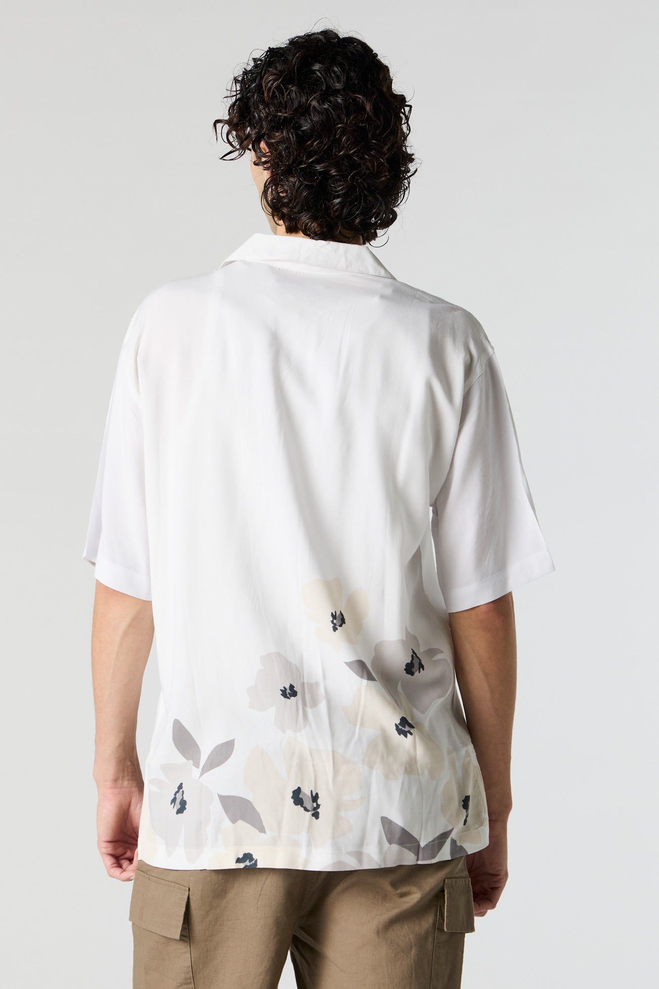 Haut boutonné avec motif fleuri peint sold by Urban Planet product image thumbnail 2