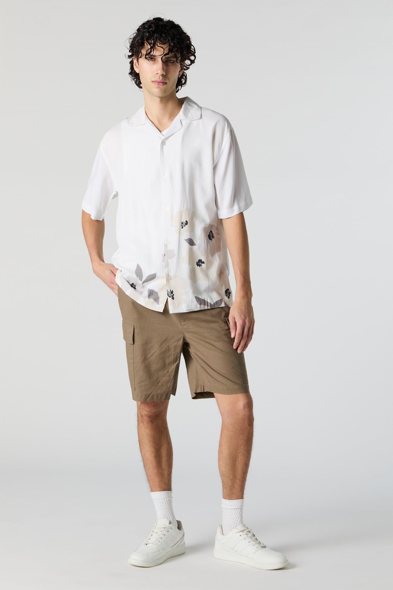 Haut boutonné avec motif fleuri peint sold by Urban Planet product image thumbnail 3