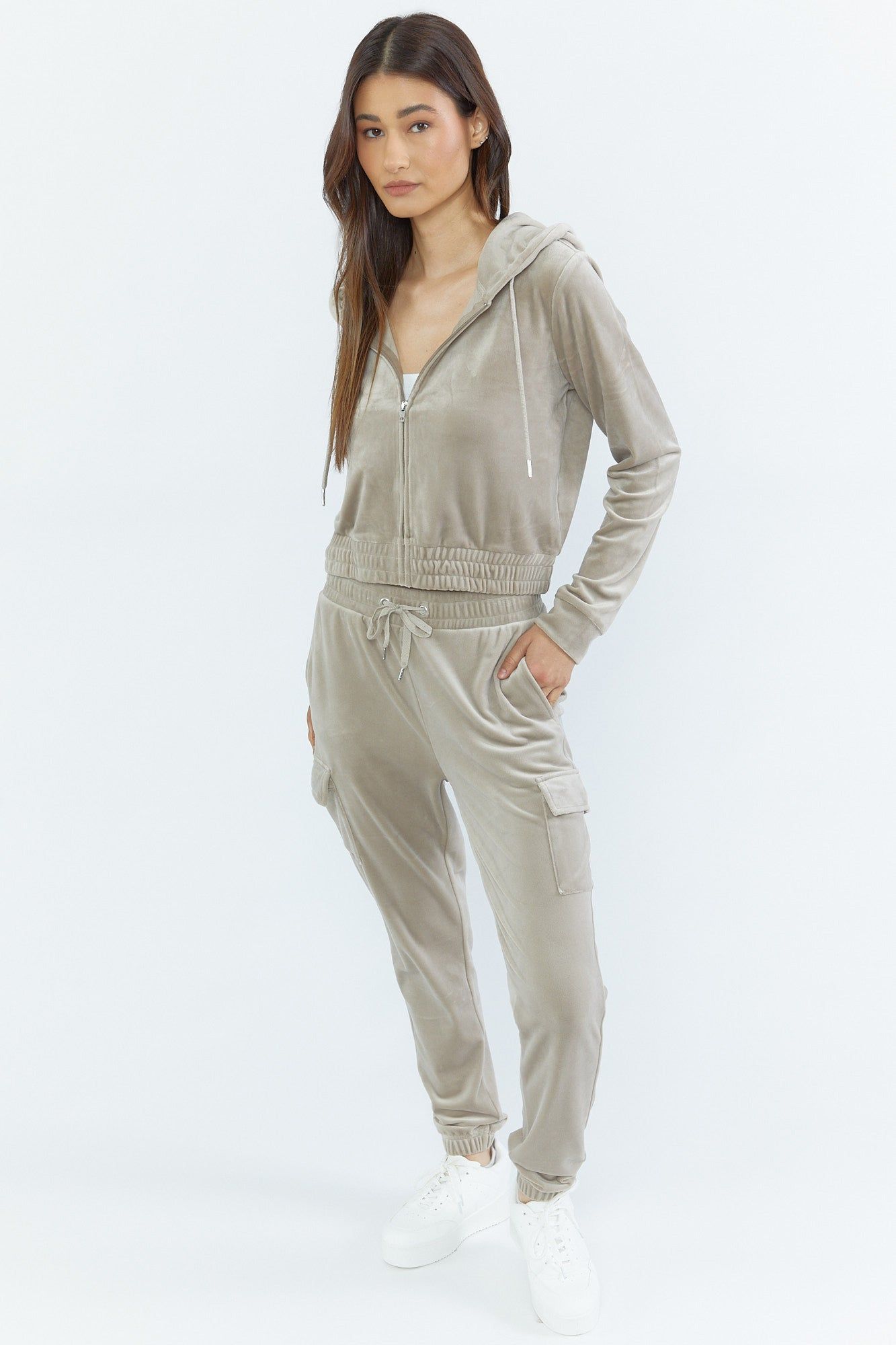 Pantalon de jogging cargo en velours sold by Urban Planet