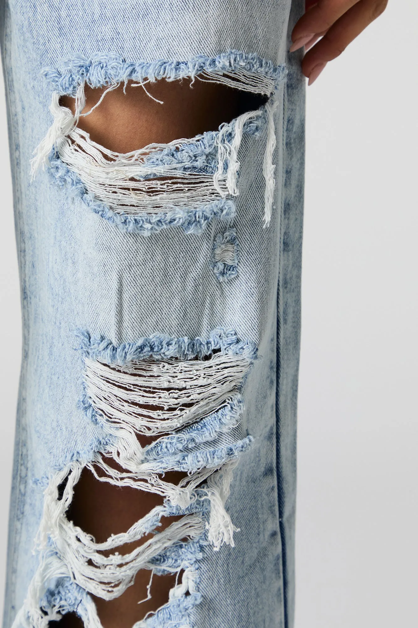 Jean de planchiste d'aspect usé délavé moyen à taille basse sold by Urban Planet product image thumbnail 4