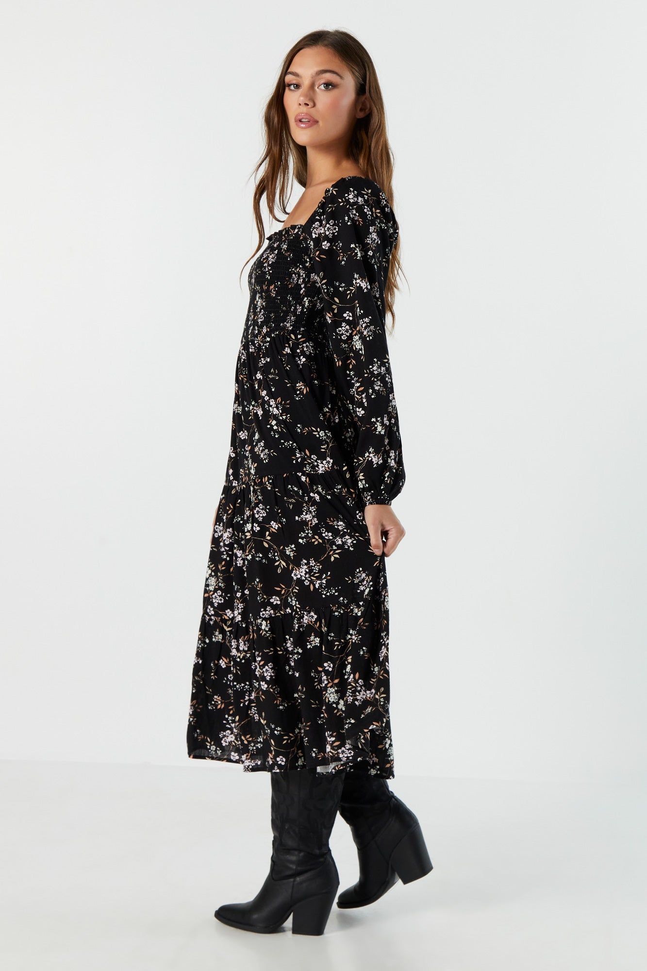 Robe midi smockée fleurie à manches longues sold by Urban Planet product image thumbnail 3