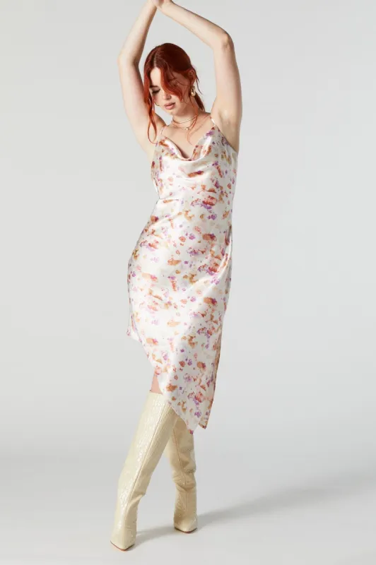 Robe midi asymétrique à col châle en satin sold by Urban Planet